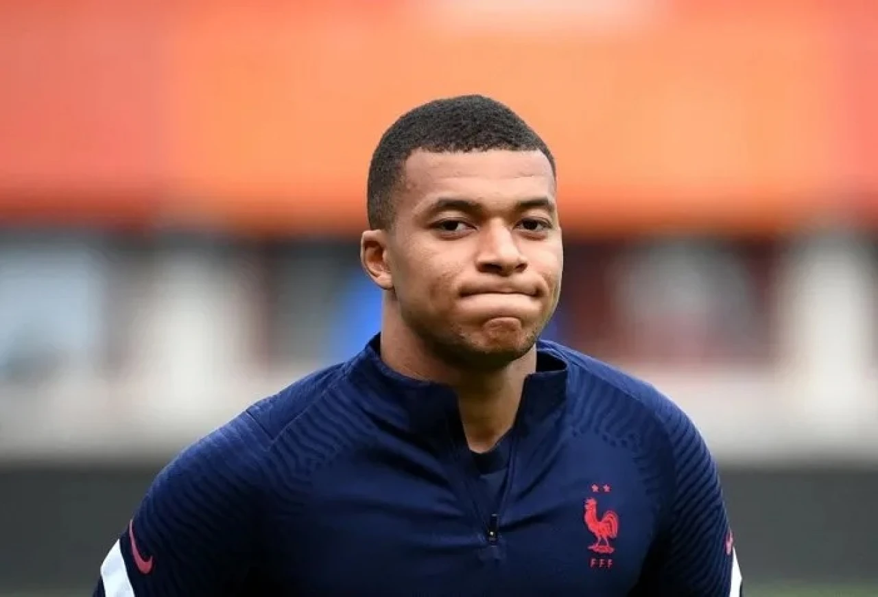 Mbappe direktörü kovdu!