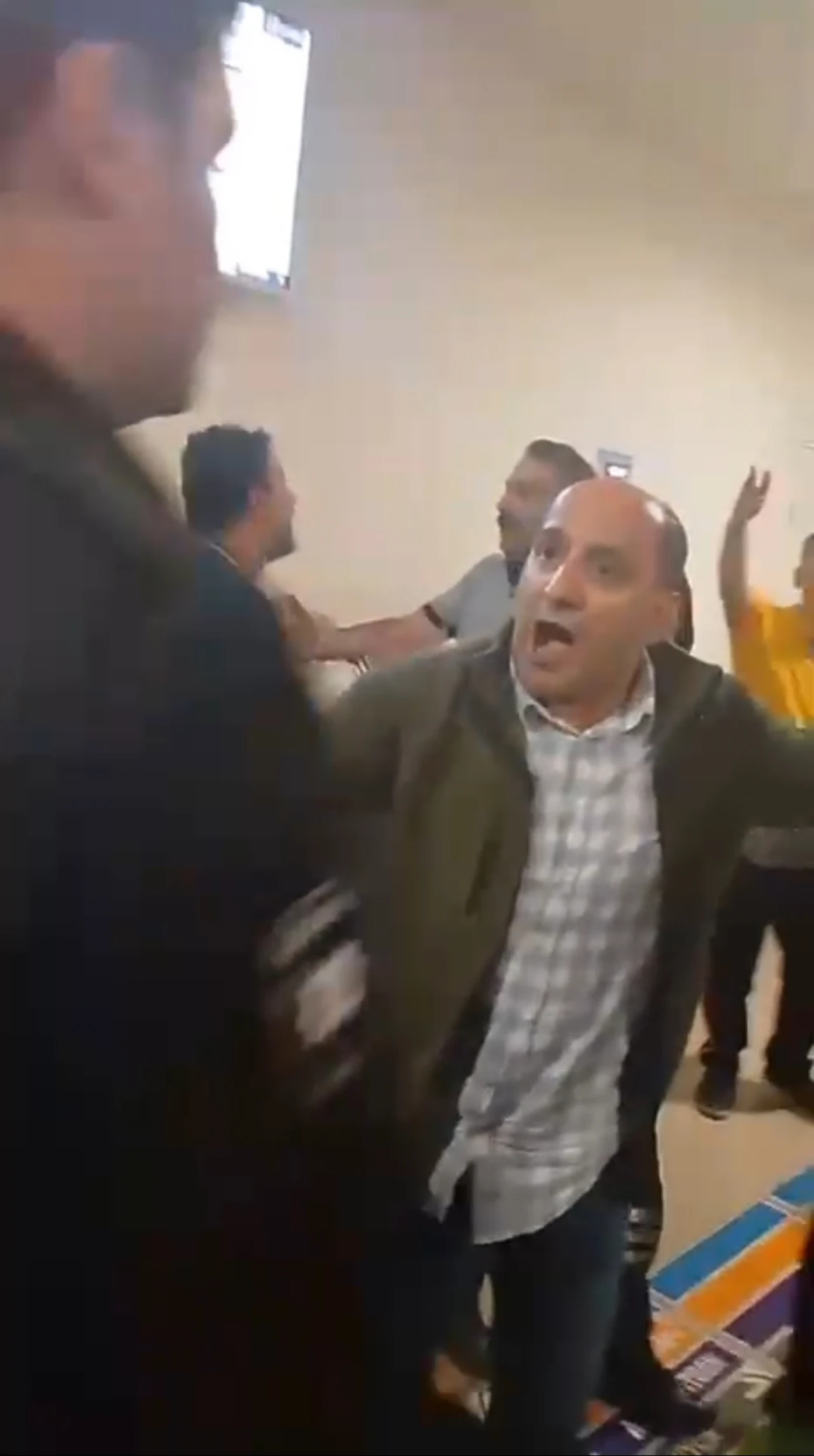 Hastanede sıra kavgası çıktı! Ortalık karıştı!