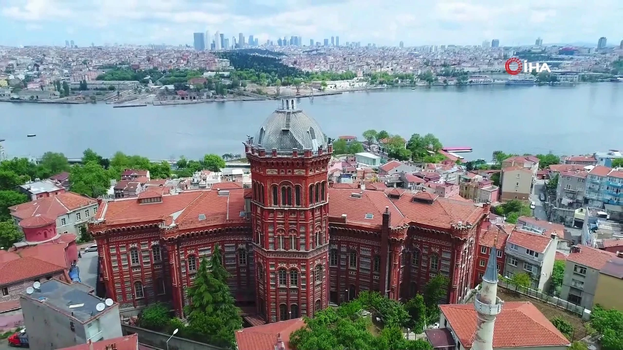 Fener Rum Lisesi kapatılacak mı?