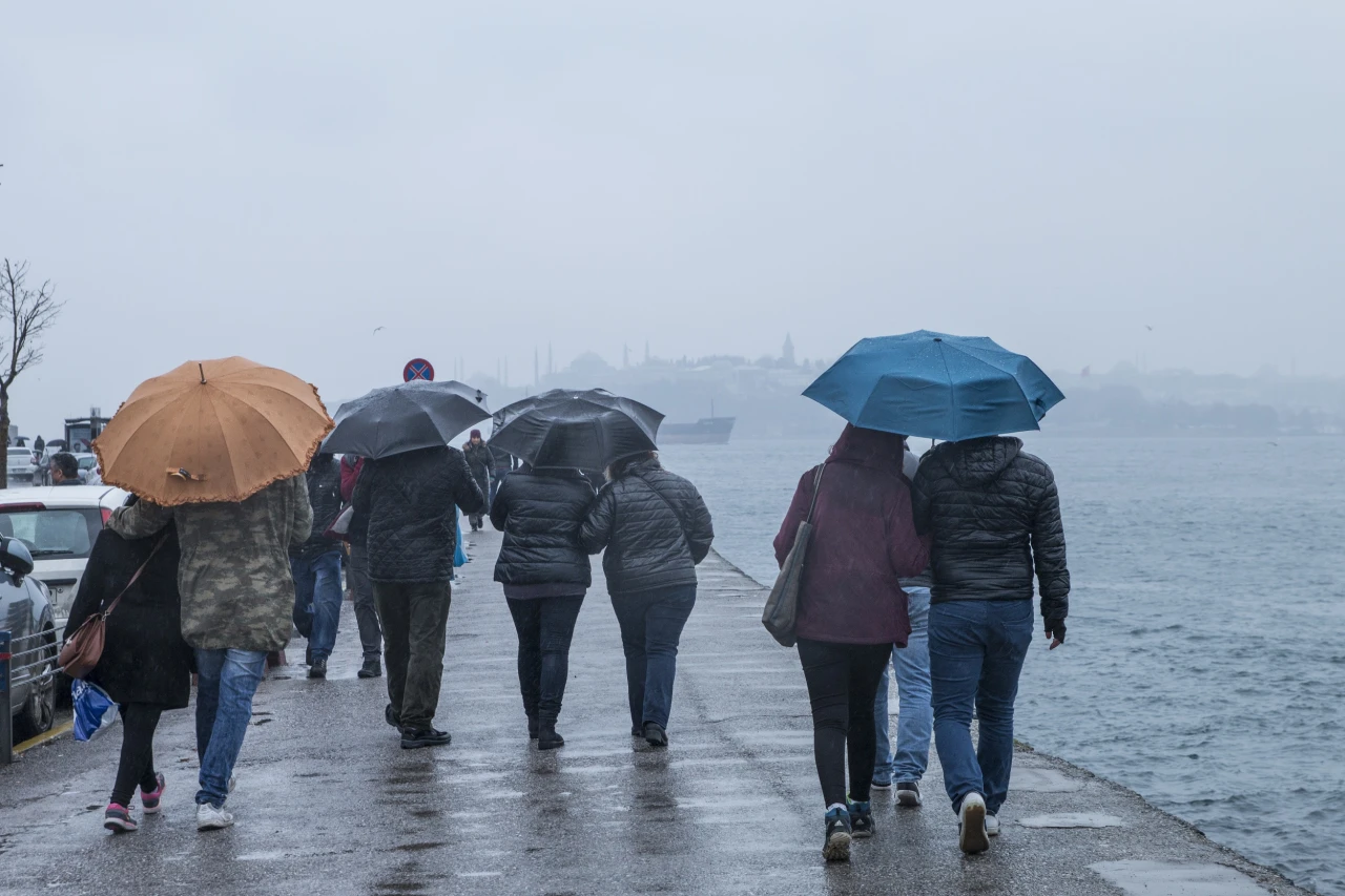 İstanbul'a gök gürültülü sağanak yağış geliyor