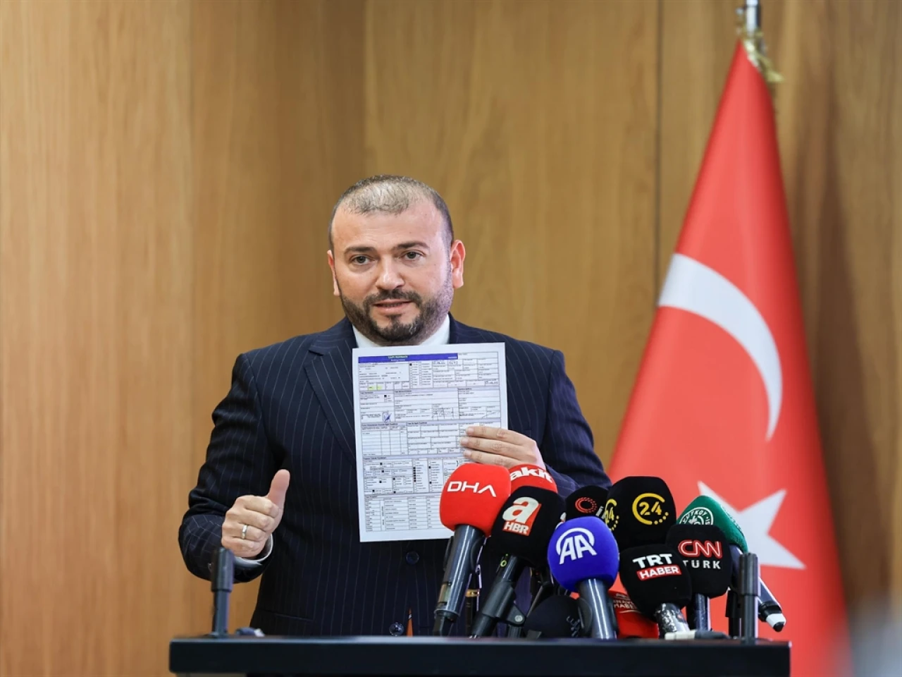 Arnavutköy Belediye Başkanı Özgür Özel'e dava açtı!