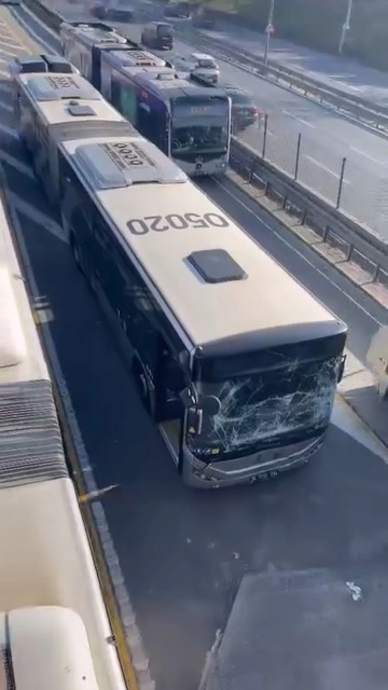 Sefaköy'de metrobüs kazası!