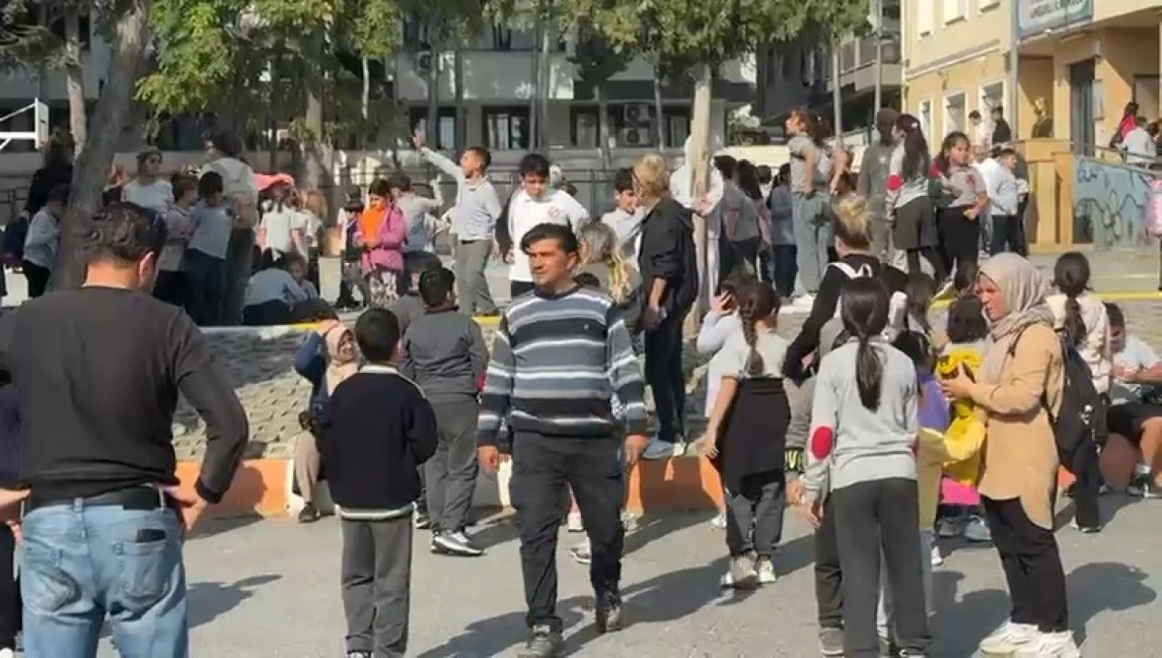 İstanbul'da depremin ardından okullar tahliye edildi!