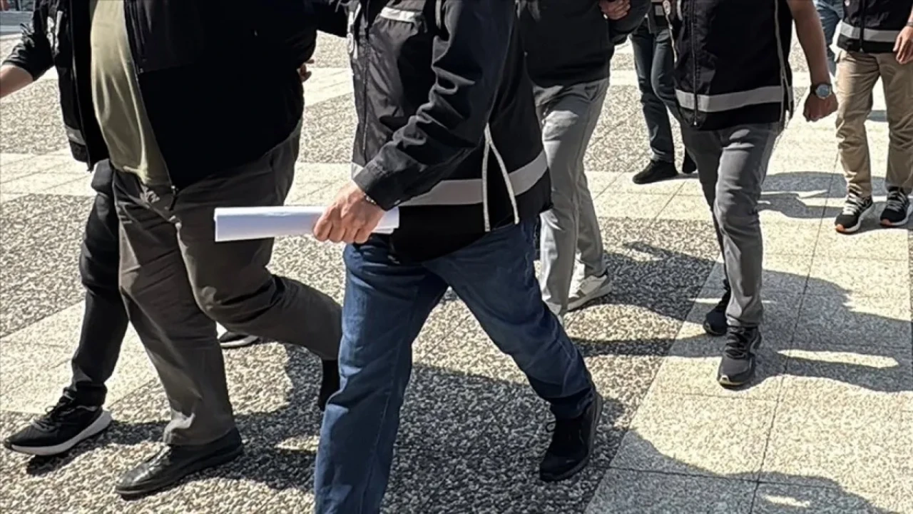 İstanbul'da FETÖ operasyonu: 10 kişi tutuklandı!