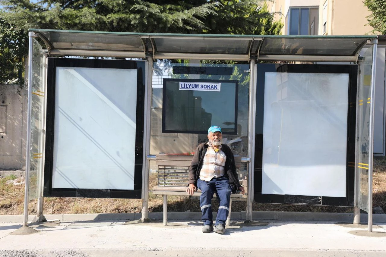 Vatandaştan İETT'ye durak tepkisi: Karşısı öksüz oğlan gibi!