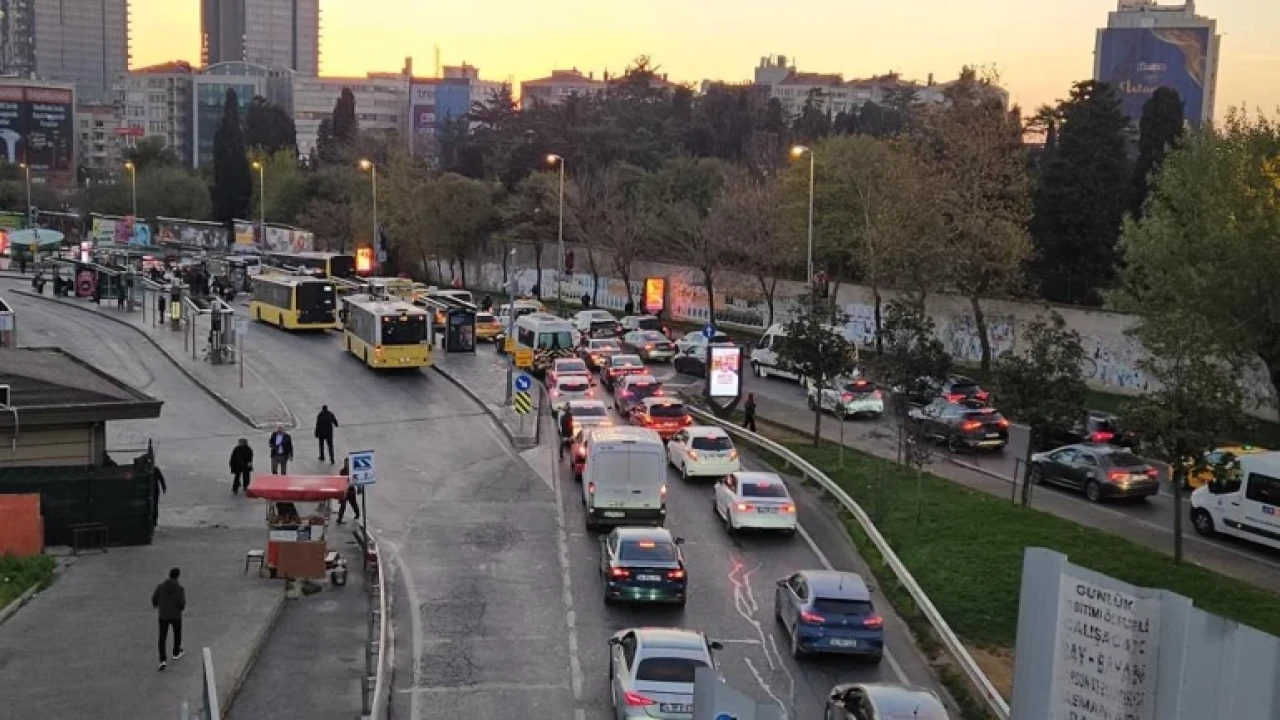 Okullar açıldı İstanbul'da trafik çilesi başladı!
