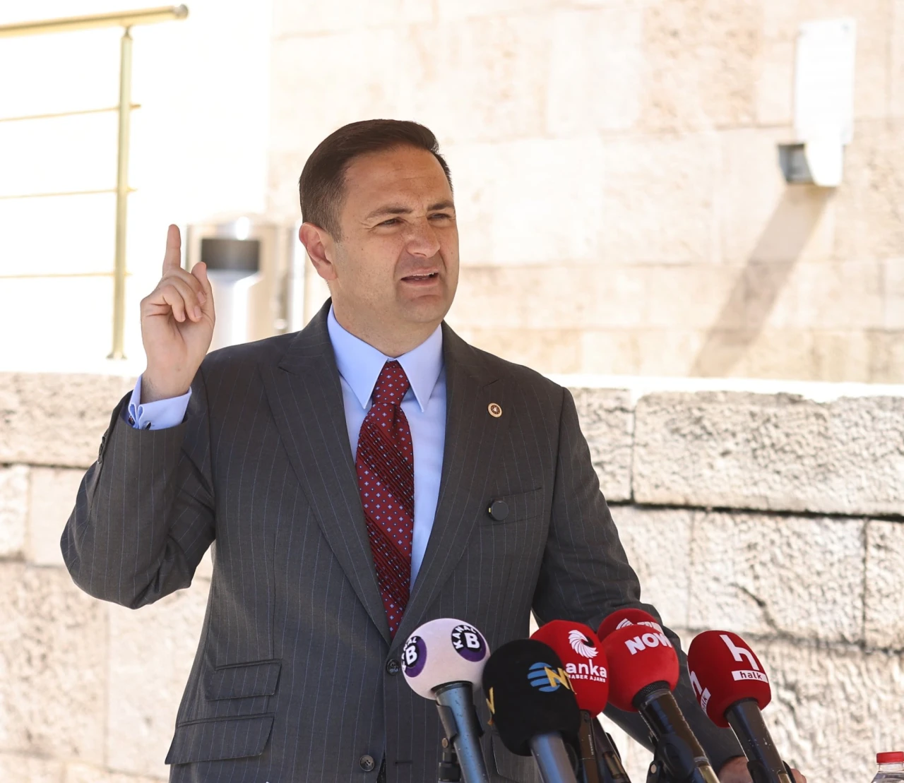 TRT önünde yayın yaptı: TRT benim için yok hükmünde!