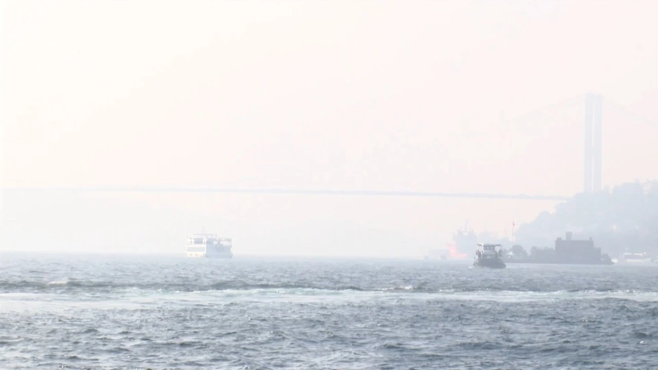 İstanbul Boğazı sise büründü