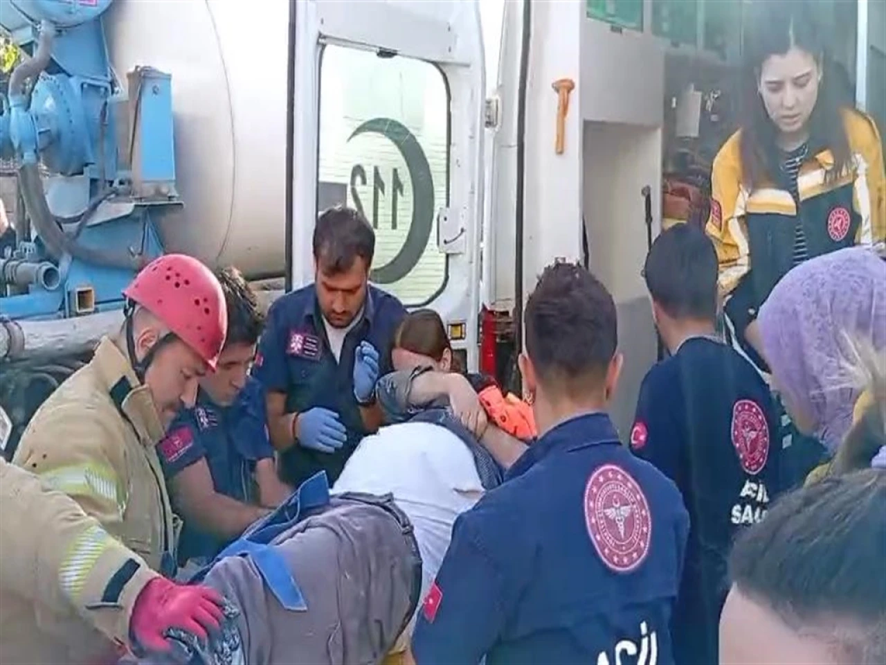 Sancaktepe'de bir işçi beton mikserinin altında kaldı