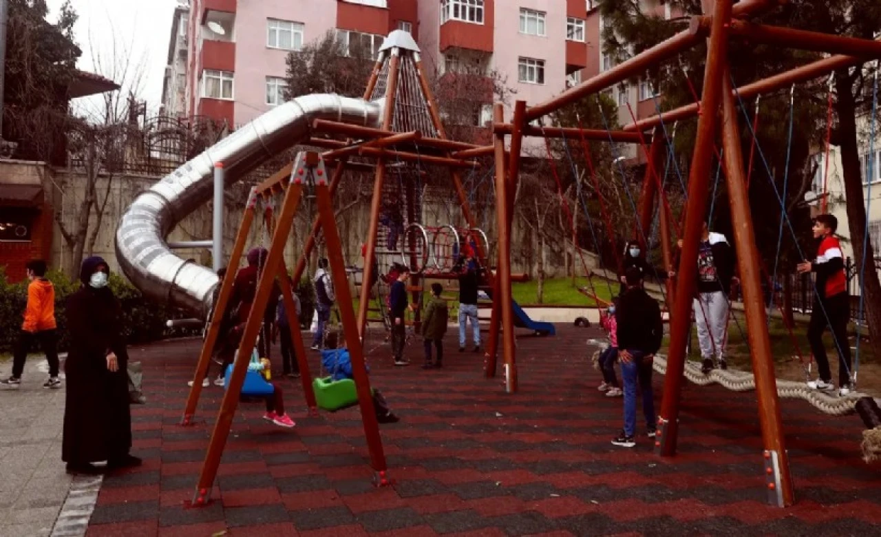 İstanbul'da 4 çocuk parkta oynarken elektrik akımına kapıldı!
