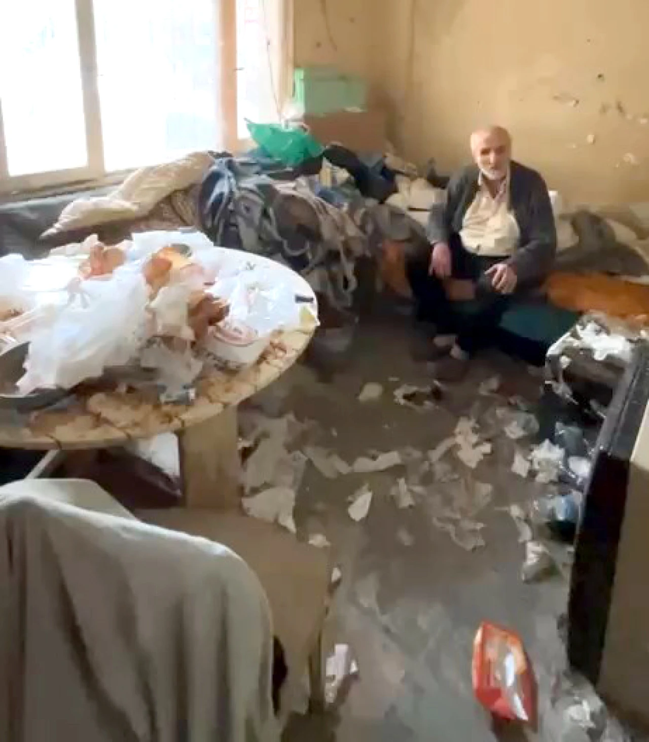 Avcılar'da aynı daire 4 yıl sonra yine çöp ev oldu