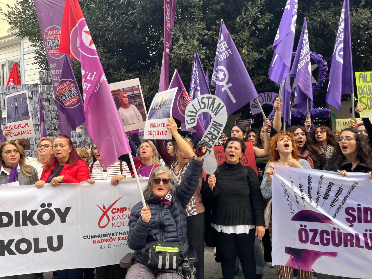 Kadınlar Kadıköy'den ses yükseltti!