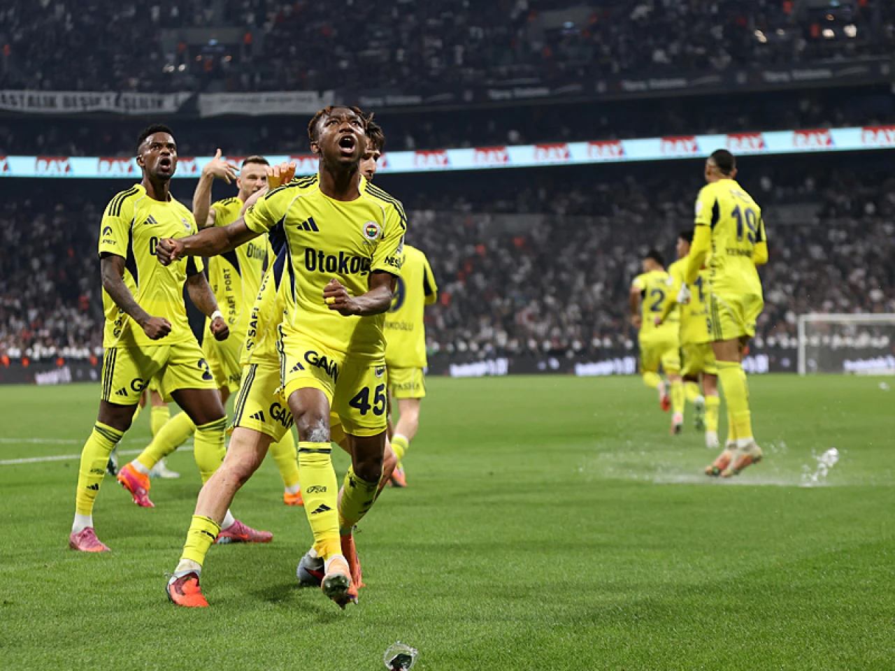 Derbide kazanan Fenerbahçe!