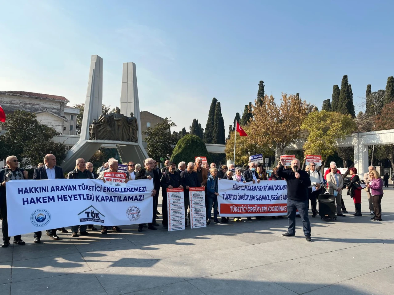 Tüketiciler Bakırköy Meydanı'ndan ses yükseltti