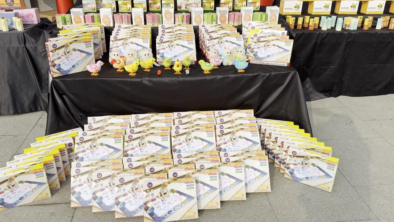 İstanbul'da çocuklara kaçak oyuncak satmışlar!