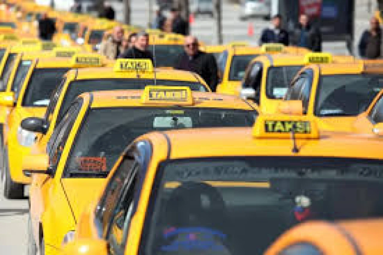 İBB 250 taksi plakasından 116'sını sattı