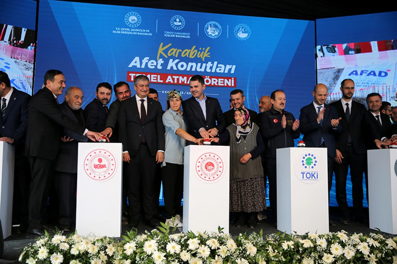 Bakan Kurum: Evine giremeyen depremzede kalmayacak!