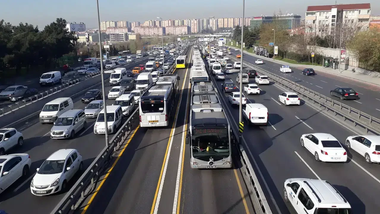 İstanbul'da metrobüs güzergahları değişti