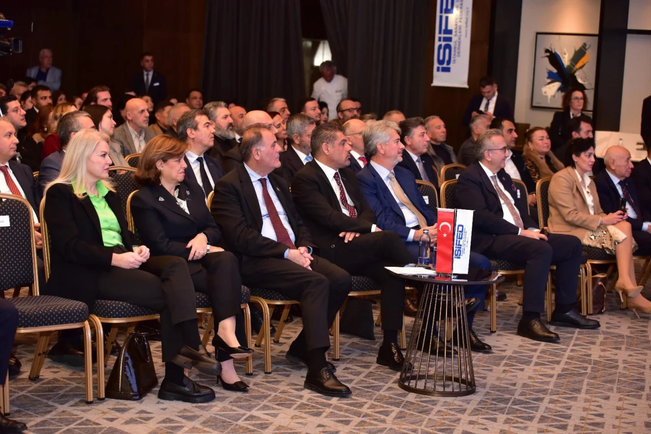 İSİFED Ekonomi Zirvesi'nde 2025 değerlendirmesi yapıldı; sonuç başarılı!