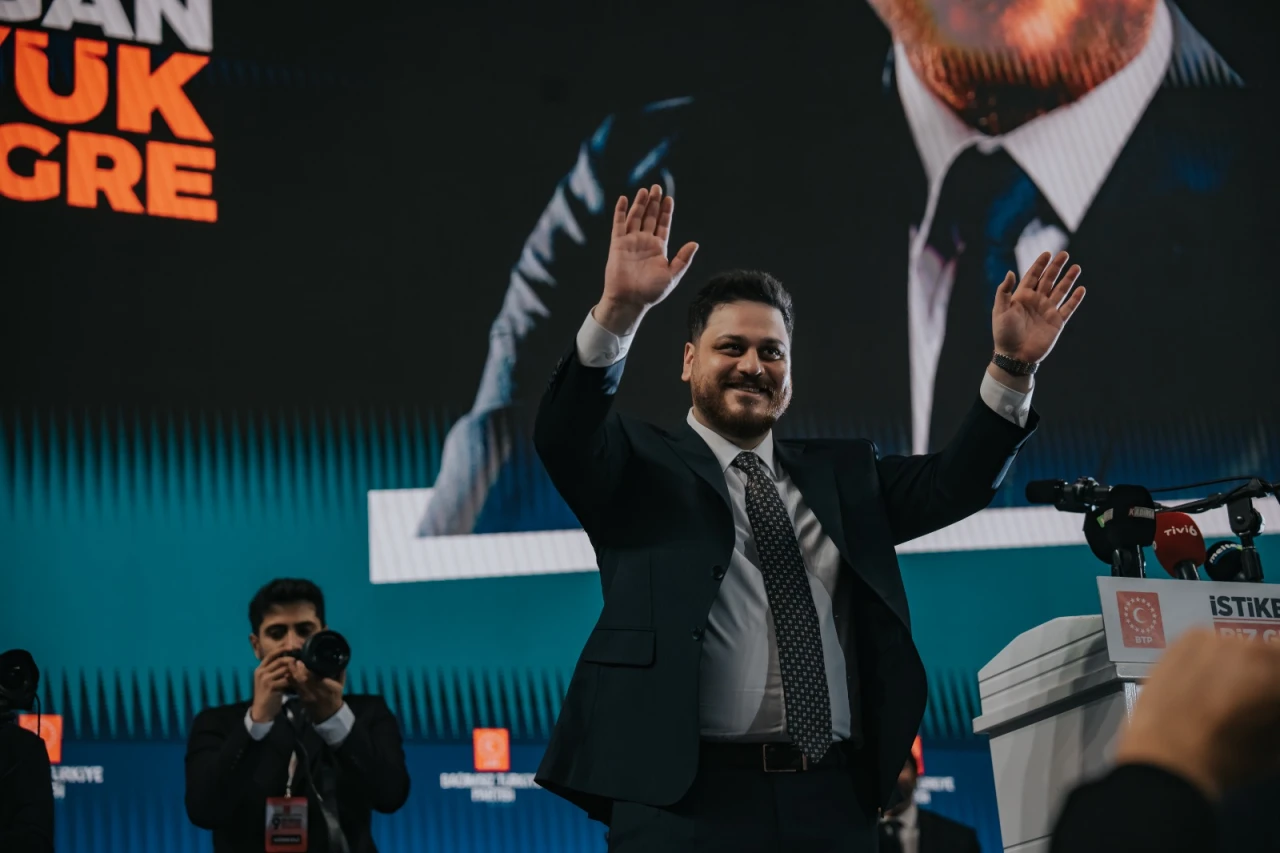 BTP’nin 9. Olağan Kongresi şölen havasında geçti. Hüseyin Baş: Bağımsız Türkiye salonlara sığmıyor