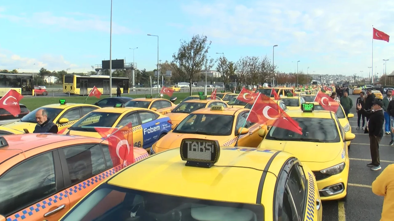 İstanbul'da taksicilerden konvoylu eylem