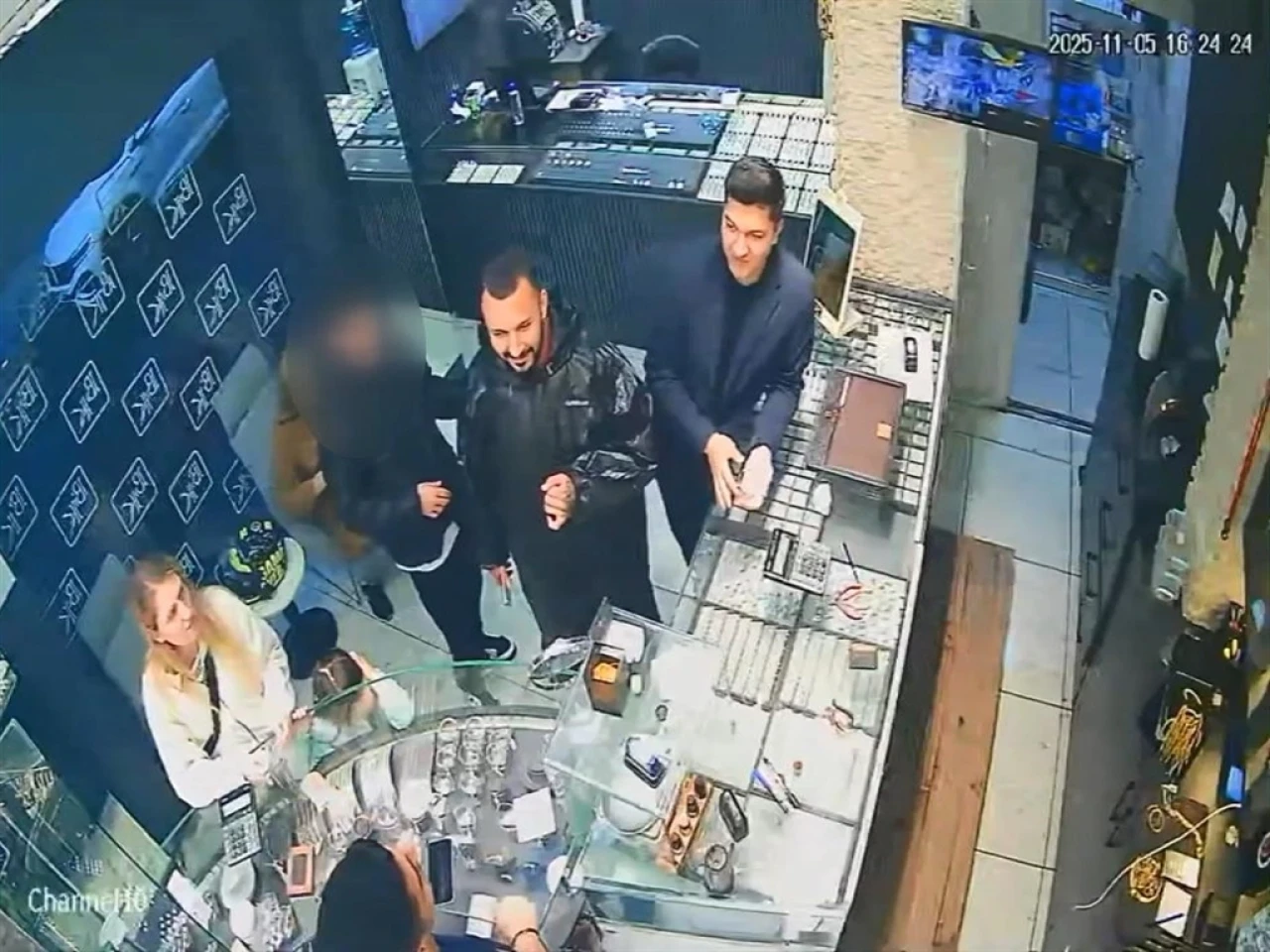 Kumar borcu için eşinin altınlarını çaldı!