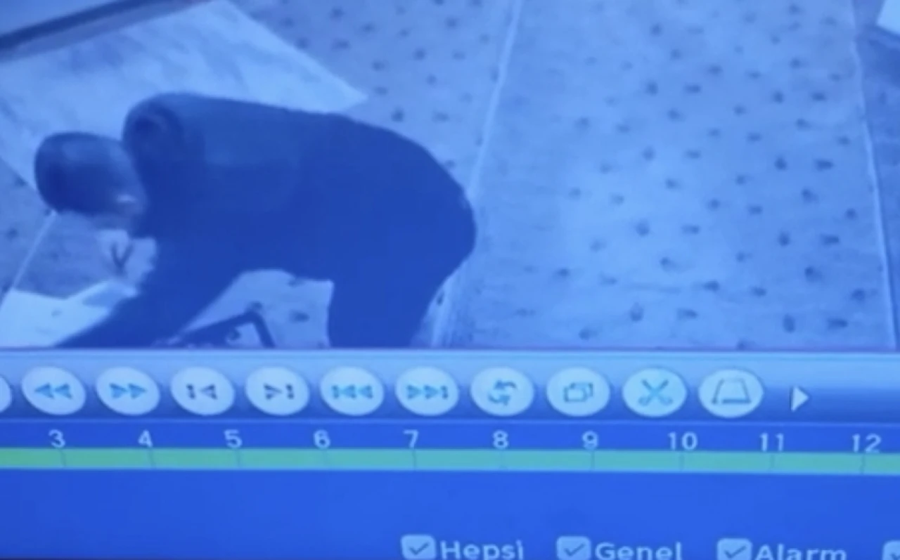 Camiinin parasını çaldı!