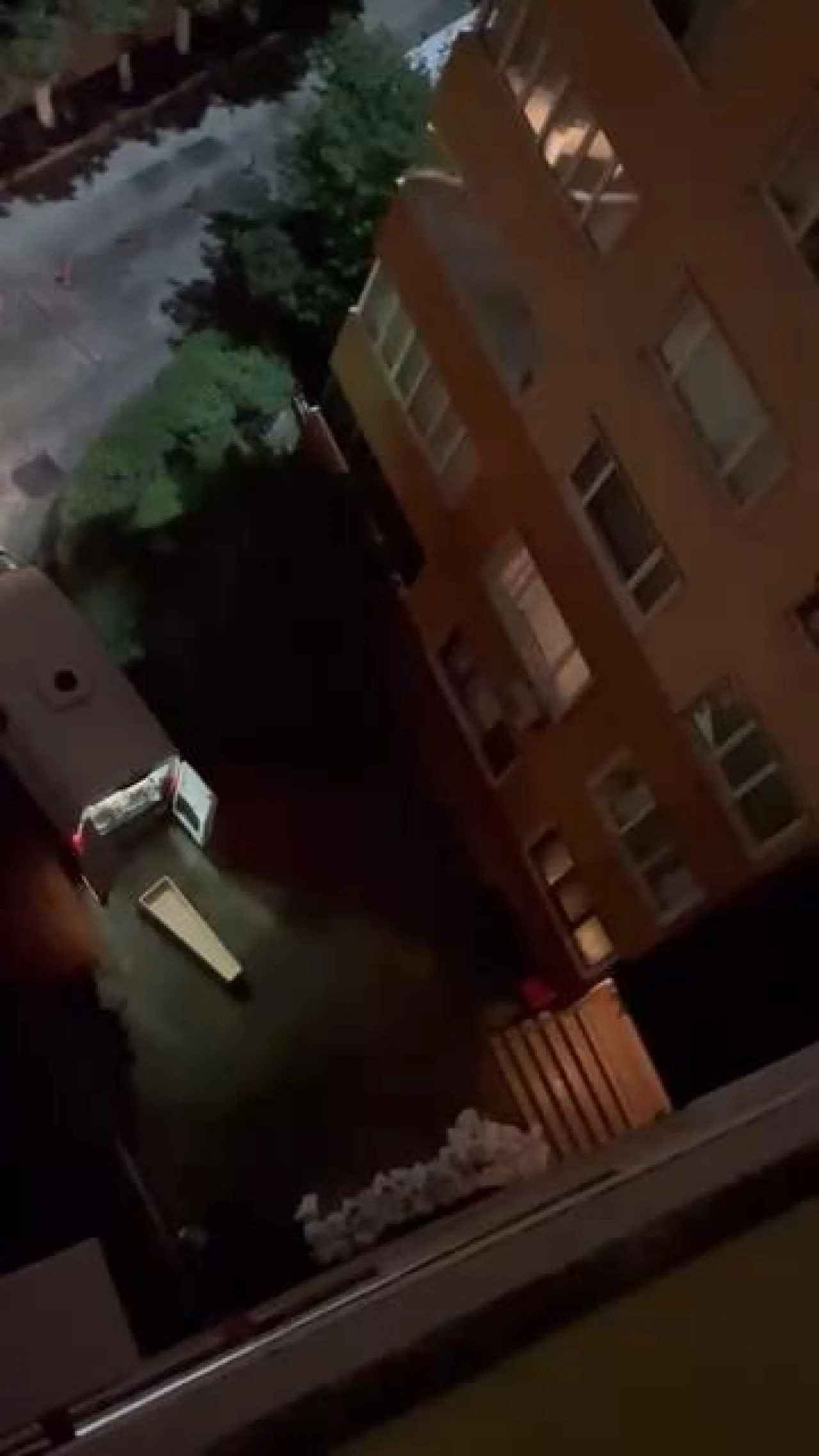 Beylikdüzü'nde elleri koli bandıyla bağlanmış asılı halde ceset bulundu!