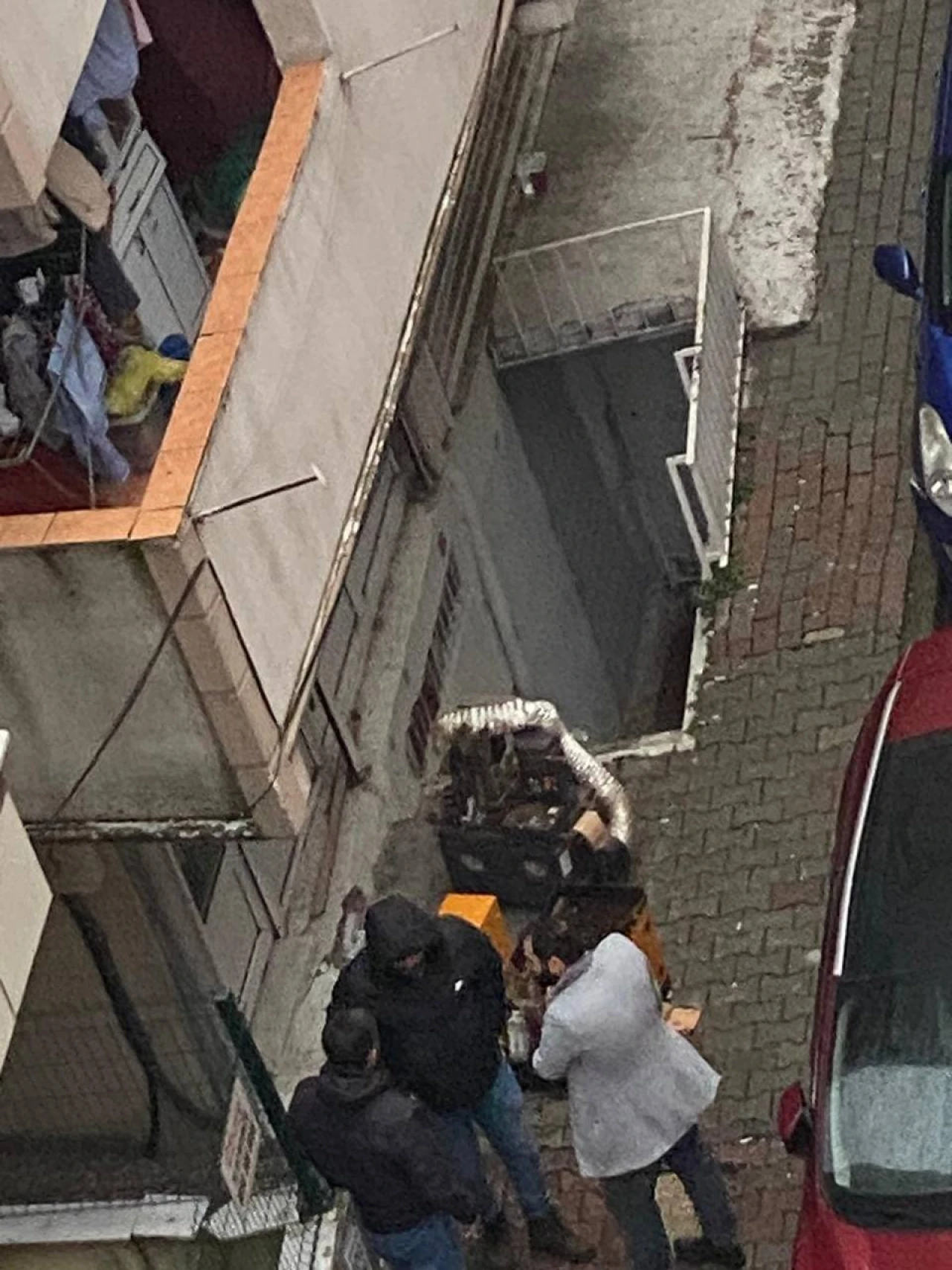 Küçükçekmece'de kaçak tütüncüler yakalandı