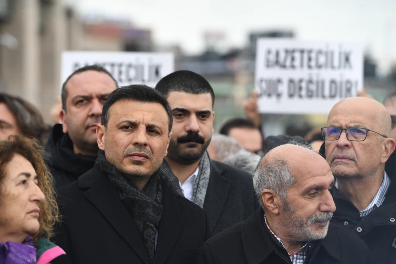 Hukuk siyasetin aparatı oldu!