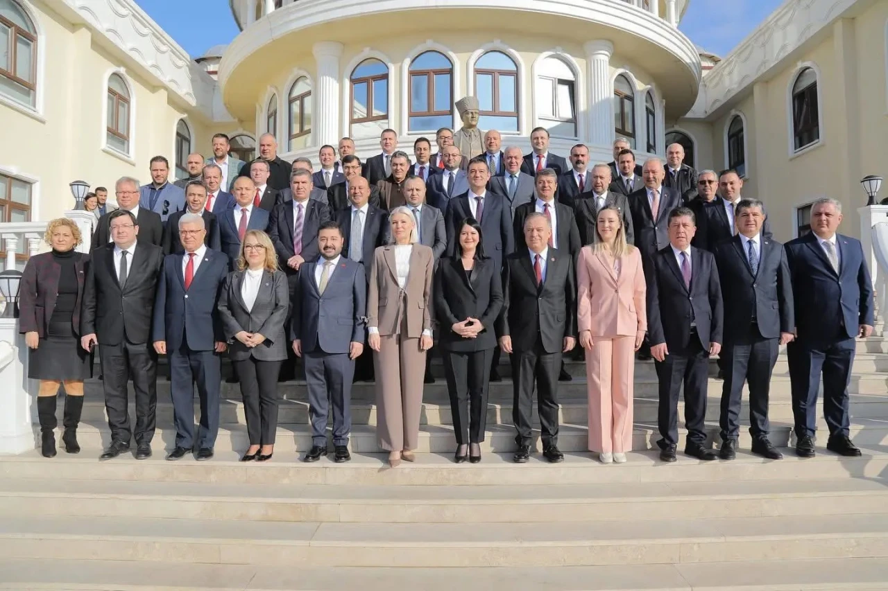 CHP'li belediye başkanlarından İmamoğlu'na "Aday ol" çağrısı