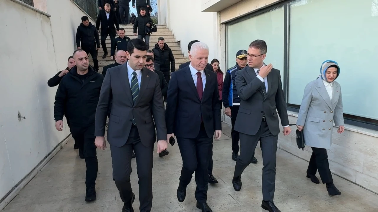 Vali Gül Avcılar'da muhtarlarla bir araya geldi