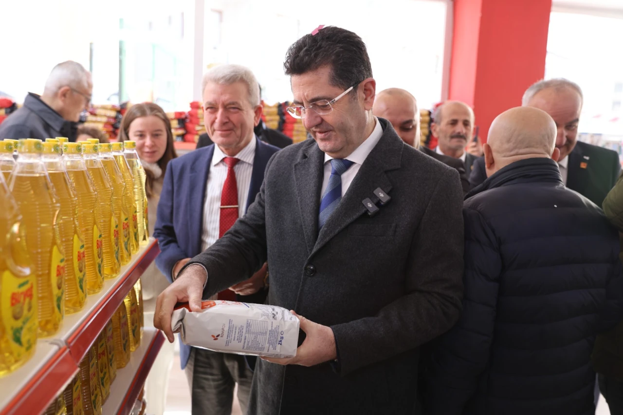 Çekmeköy'e sosyal market açıldı