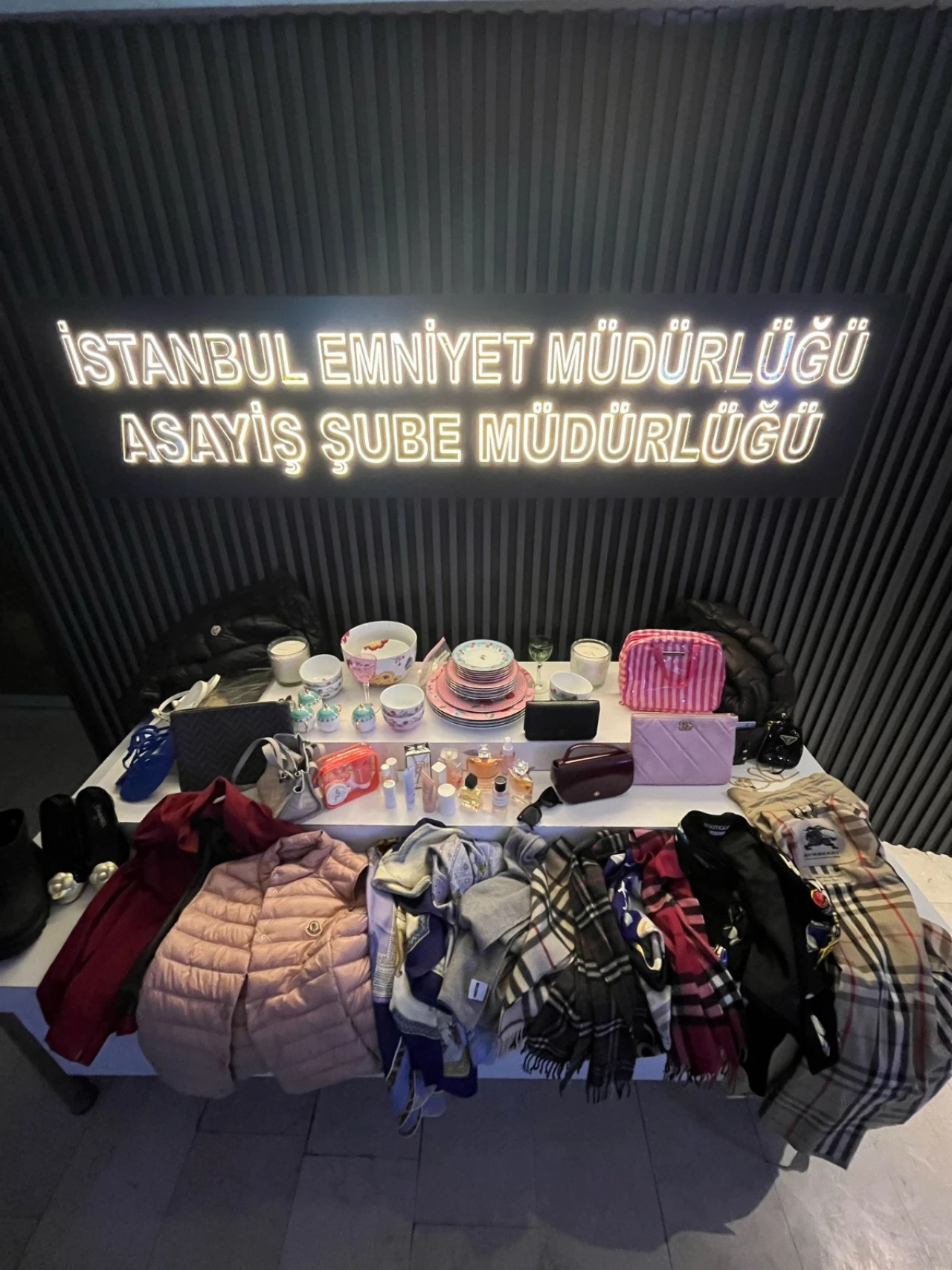 Sultan Vahdettin'in Sarıyer'de oturan torununun evinde milyonluk hırsızlık! Hırsız bakın kim çıktı!