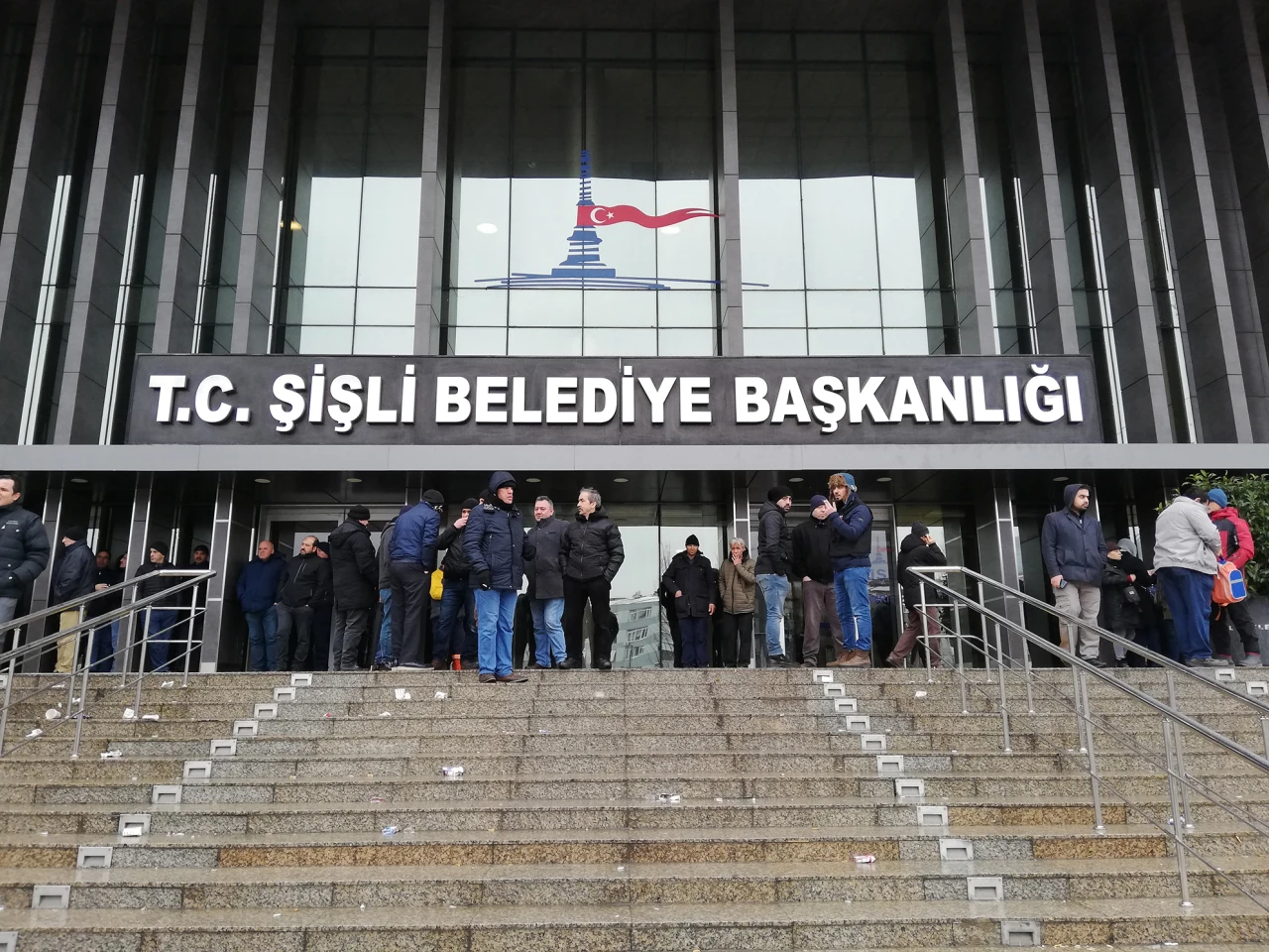 Şişli'de belediye başkan yardımcıları istifa etti