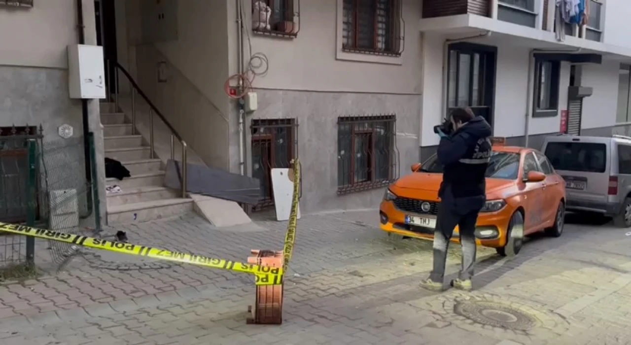 Küçükçekmece'de sokak ortasında çatışma yaşandı