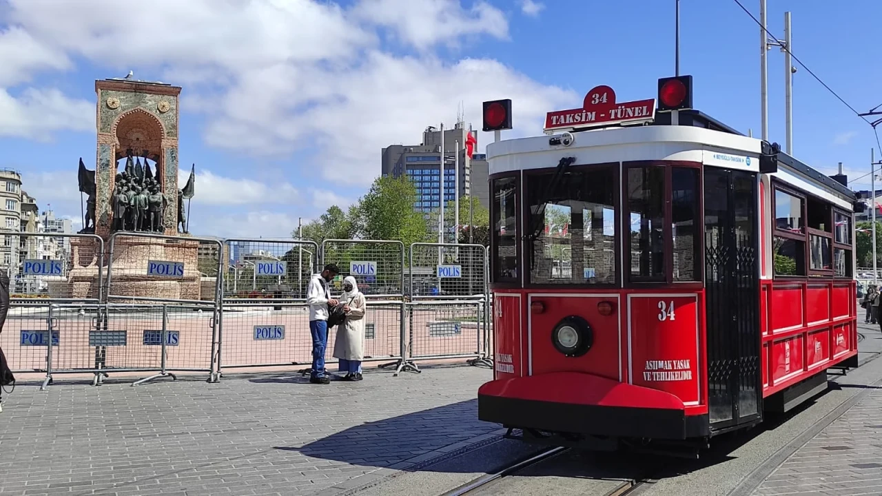 Taksim yaya ve araç trafiğine kapatılıyor