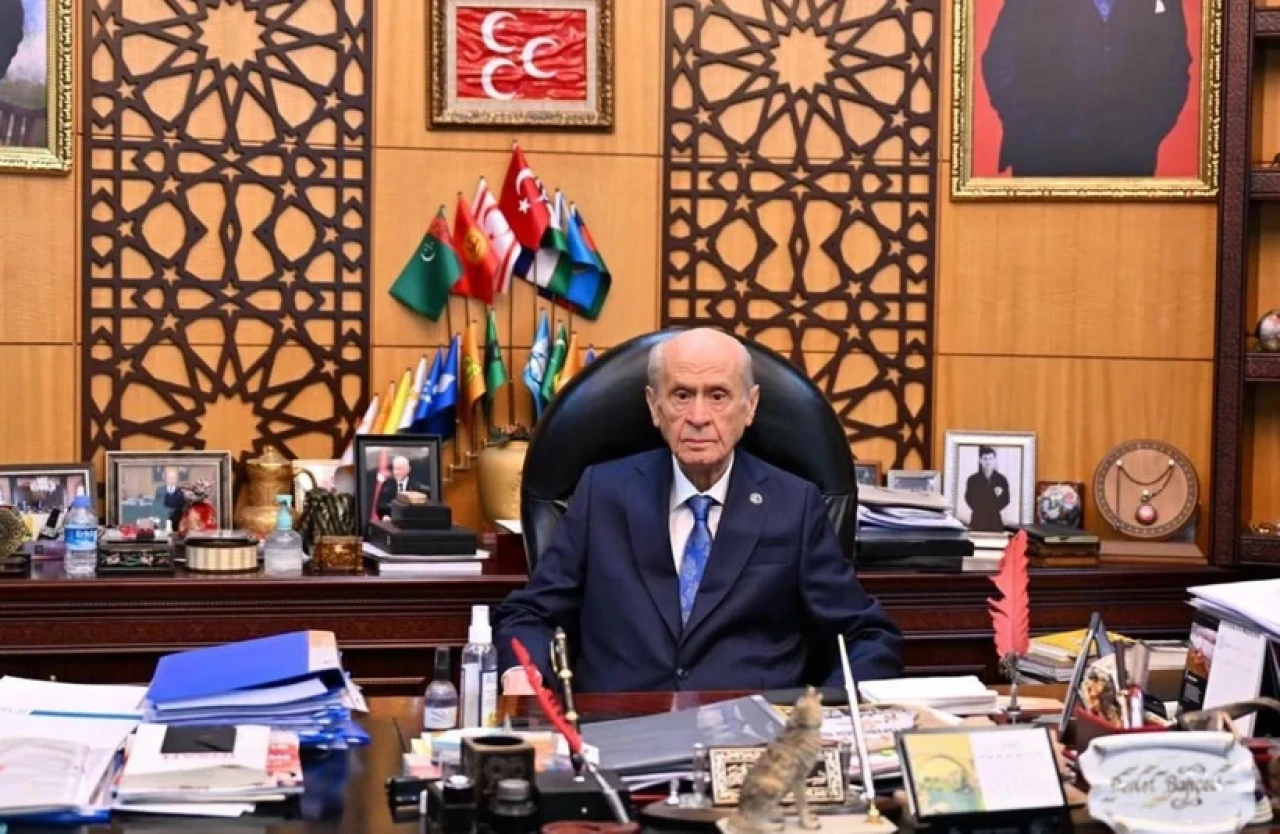 2 ay sonra Bahçeli’nin makamından ilk fotoğraf geldi.