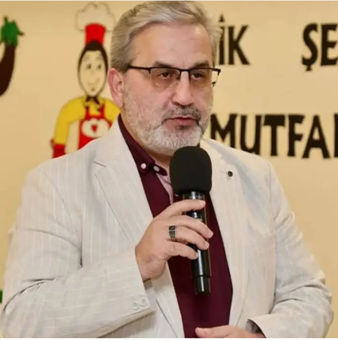 Din adamı mı çığırtkan mı!