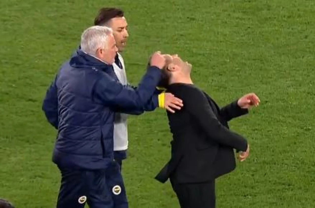 Mourinho Okan Buruk'un bununu sıktı!