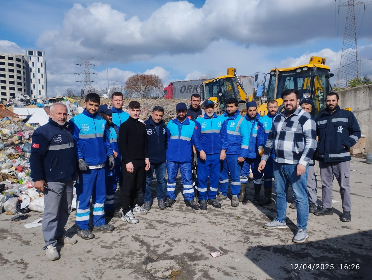 10 ton çöp içinde 100 bin lira aradılar