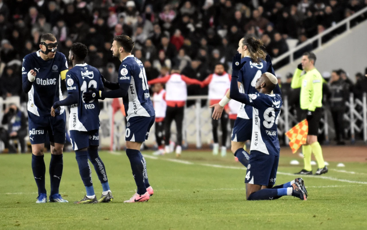 Fenerbahçe hata yapmadı! Sivasspor-1 Fenerbahçe: 3