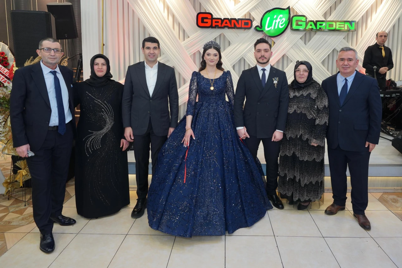 Karasansar ailesinin mutlu günü