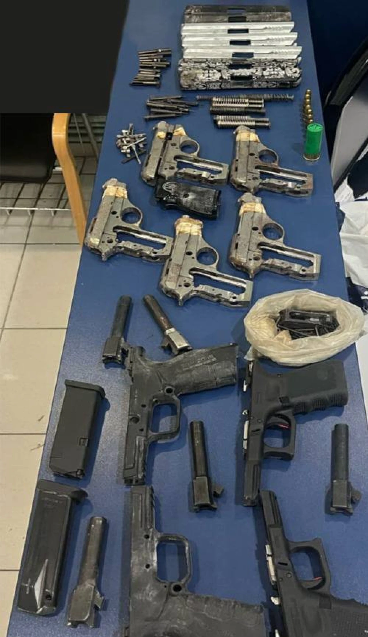 Büyükçekmece'de uygulamada polis tarafından durduruldu; evinden cephanelik çıktı