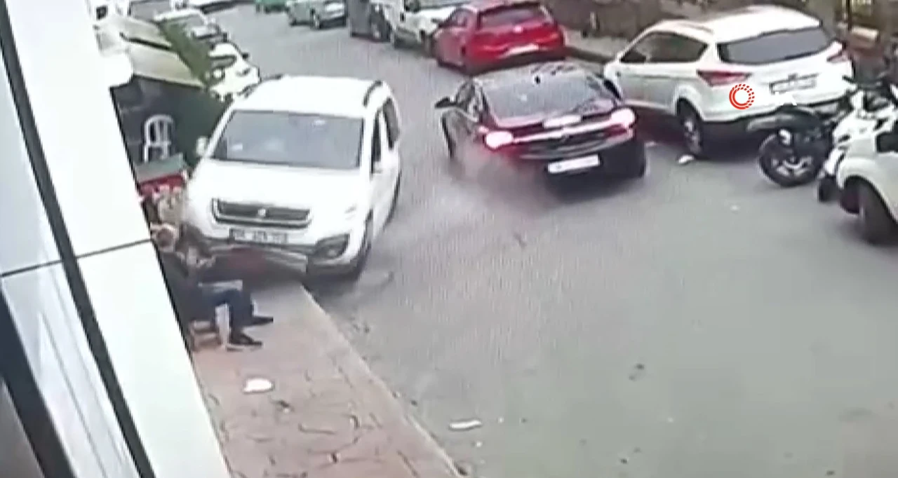 Beyoğlu'nda ehliyetsiz sürücü dehşet saçtı