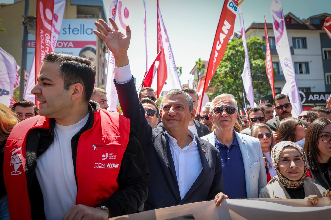 Demokrasi eşit şartlarda güzel!
