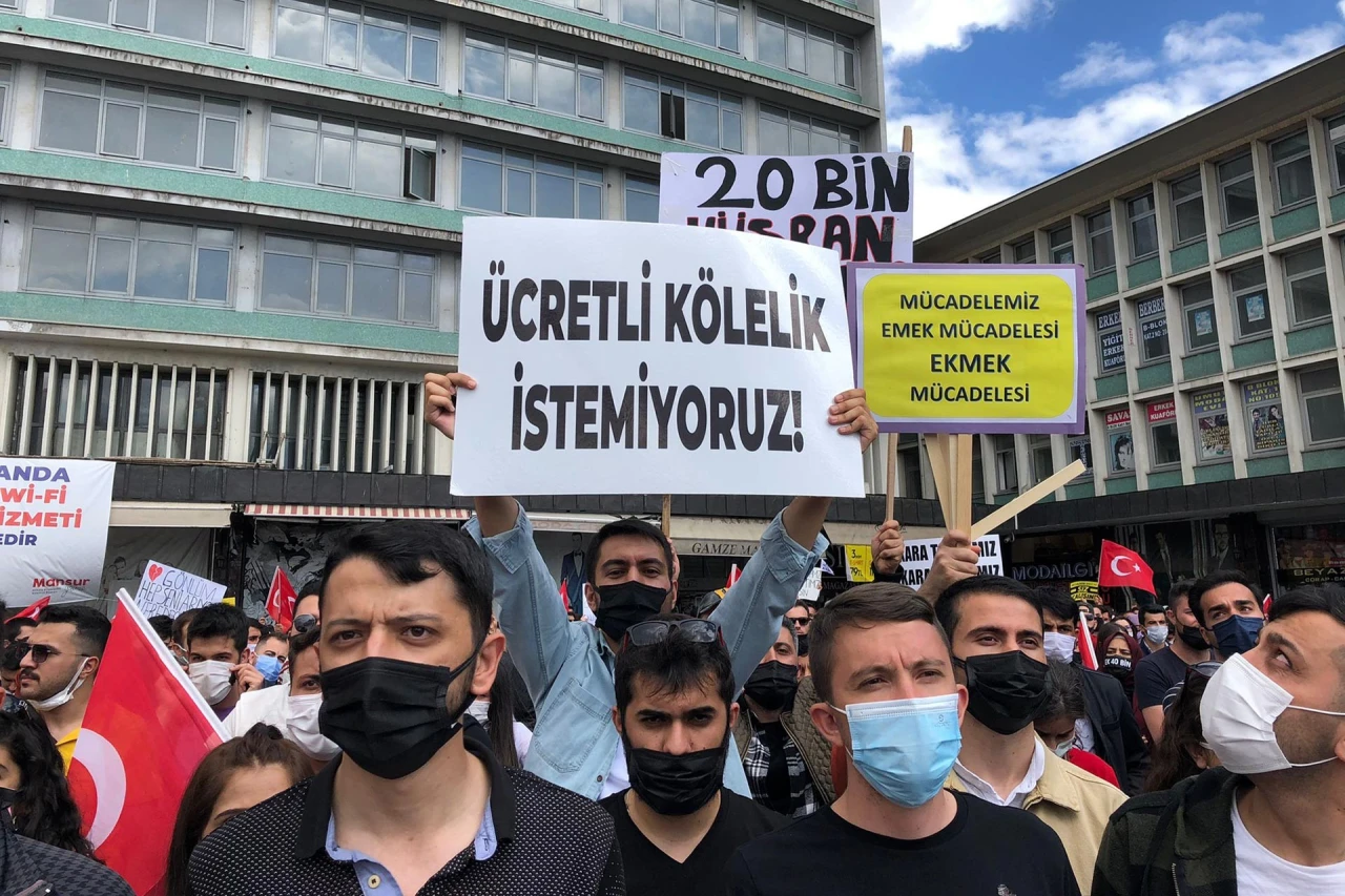 Öğretmen maaşı kuşa döndü