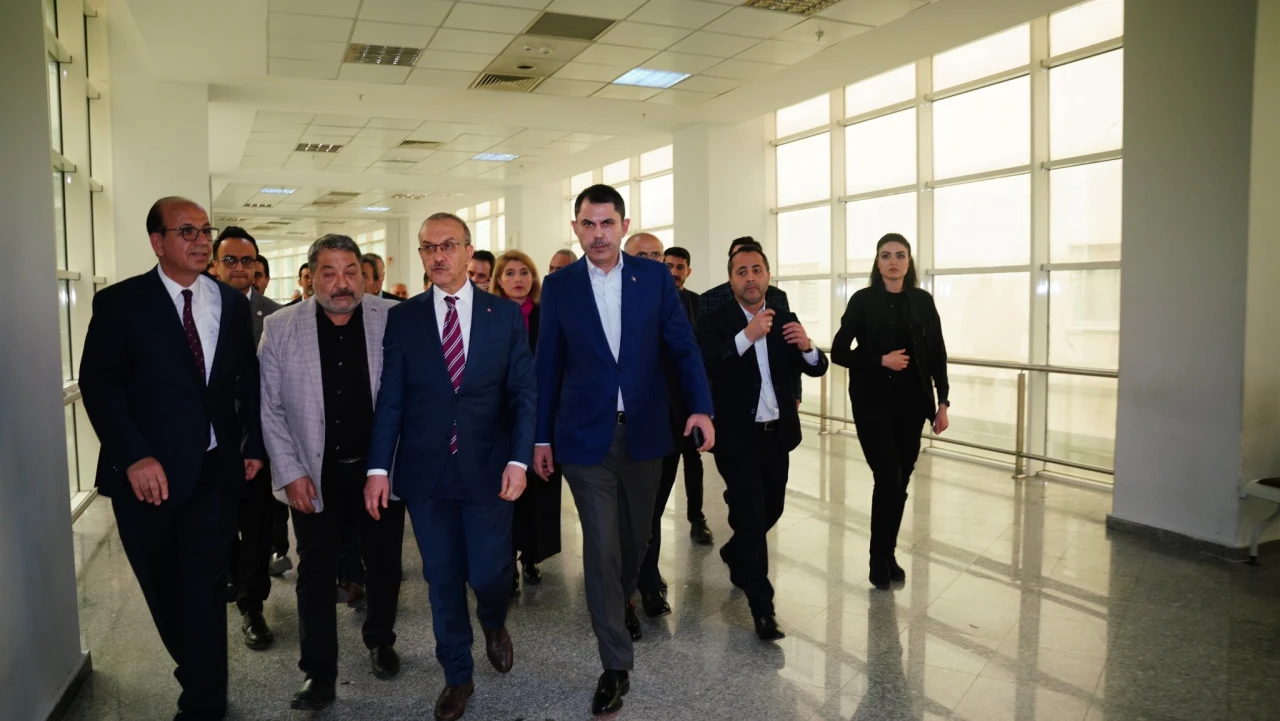 Murat Kurum: Özgür bey etrafına baksın!