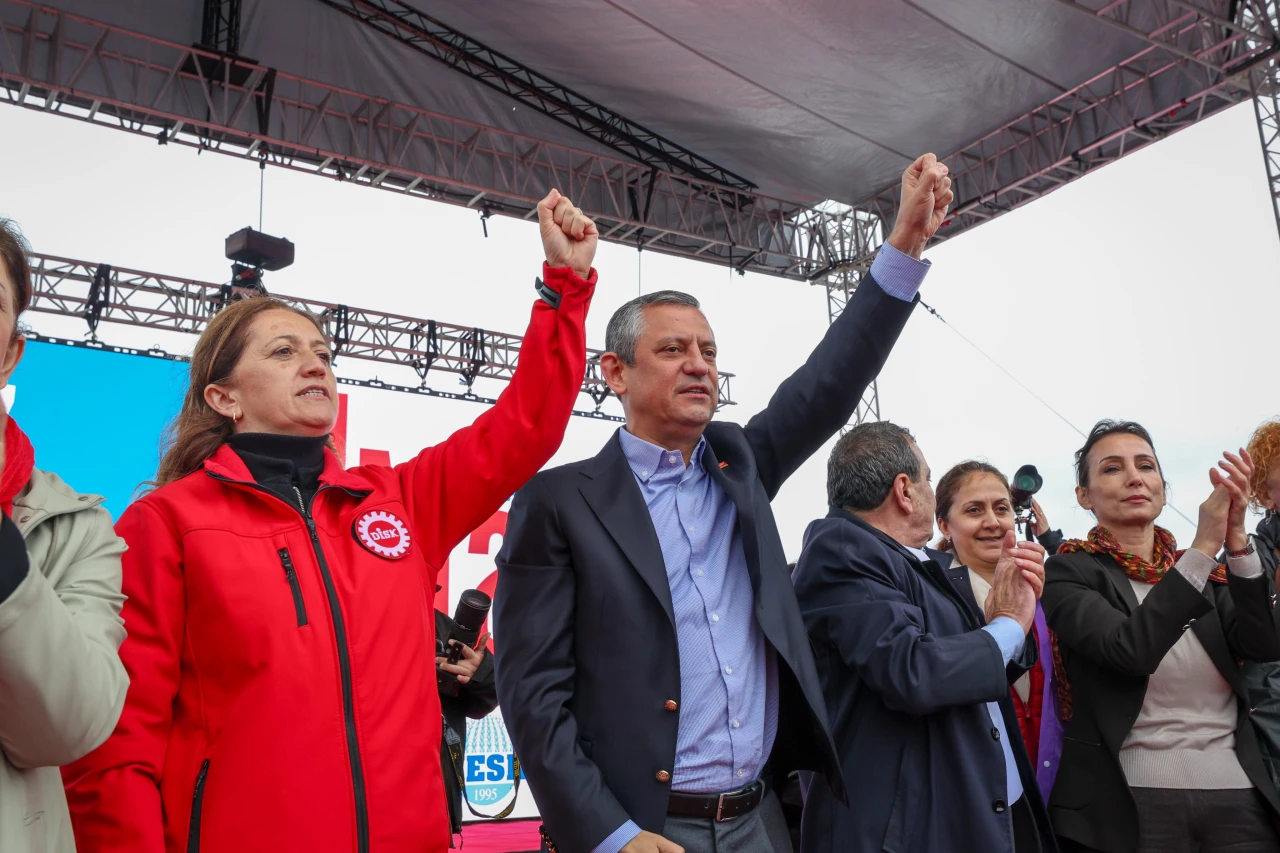 Ekrem bey seçimi kazanır!