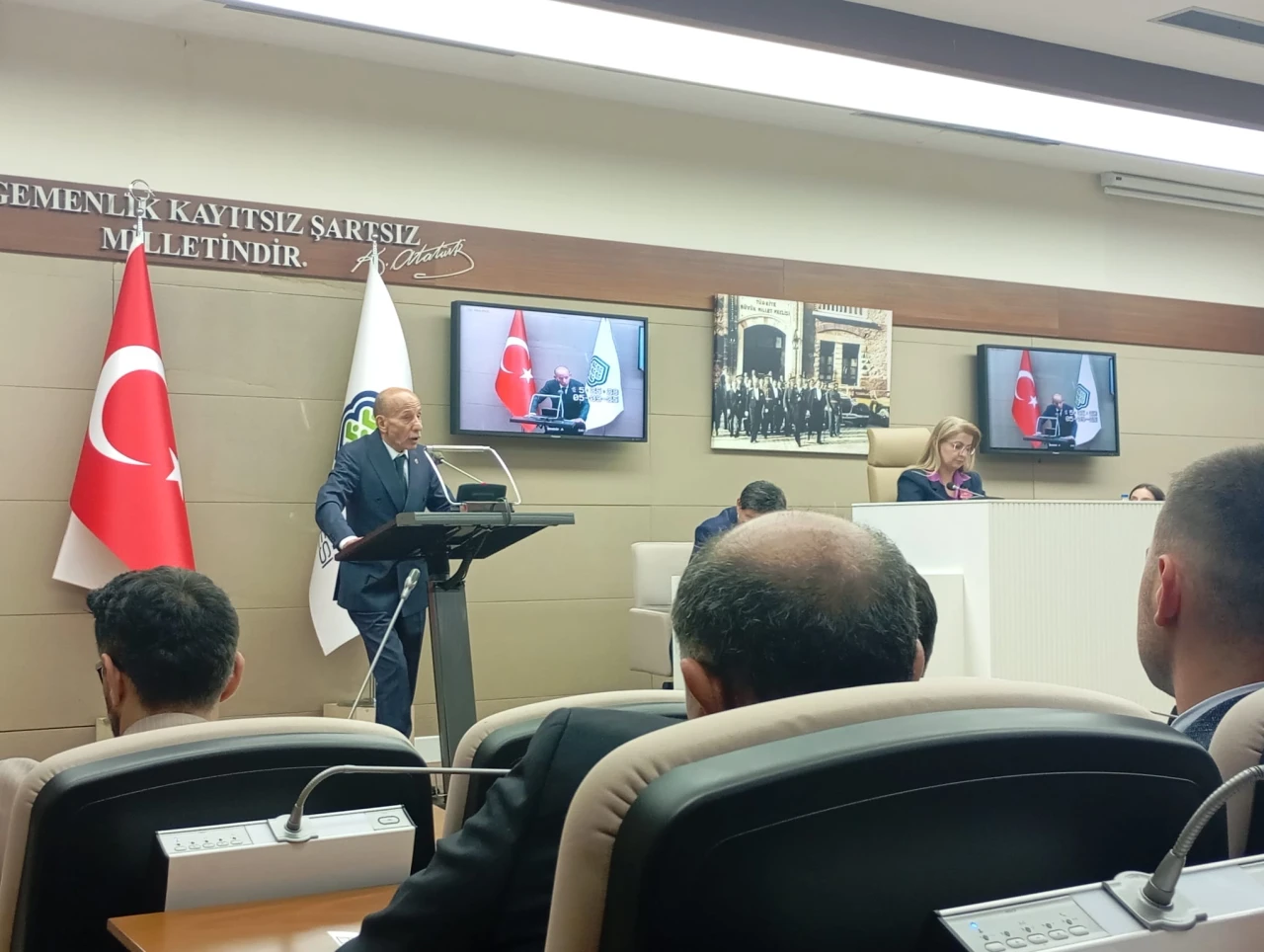 Burası tribün yeri değil!